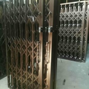 دسته بندی انواع درب آکاردئونی بر اساس گل، تسمه و مدل ساخت