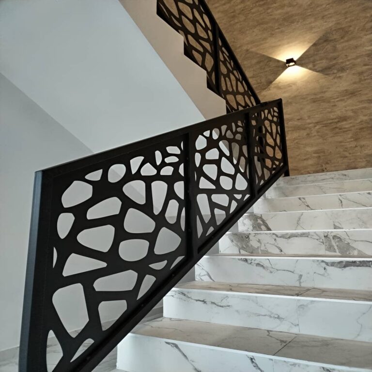 نرده سی ان سی راه پله مدرن