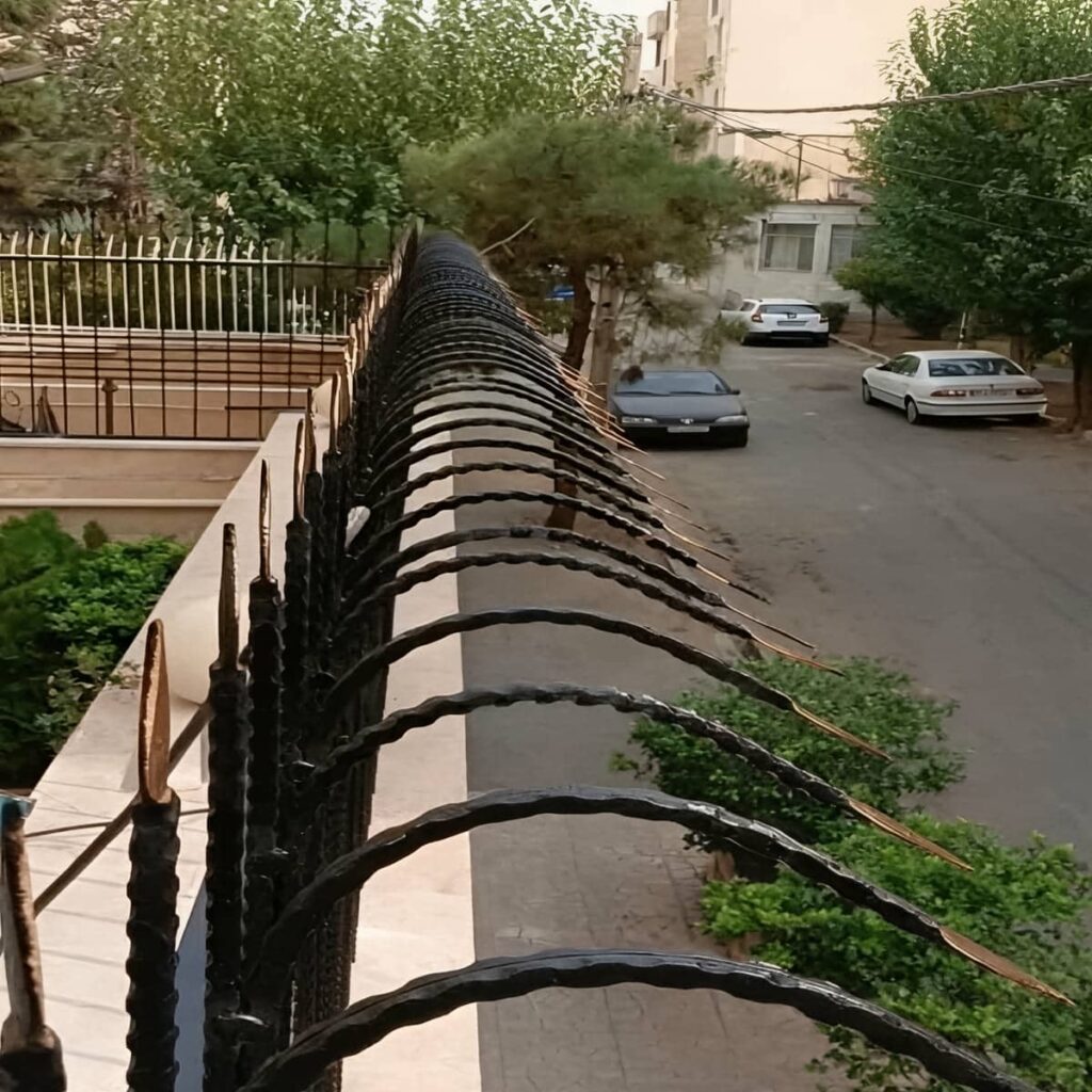 حفاظ دیواری با برش دقیق قطعات فلزی