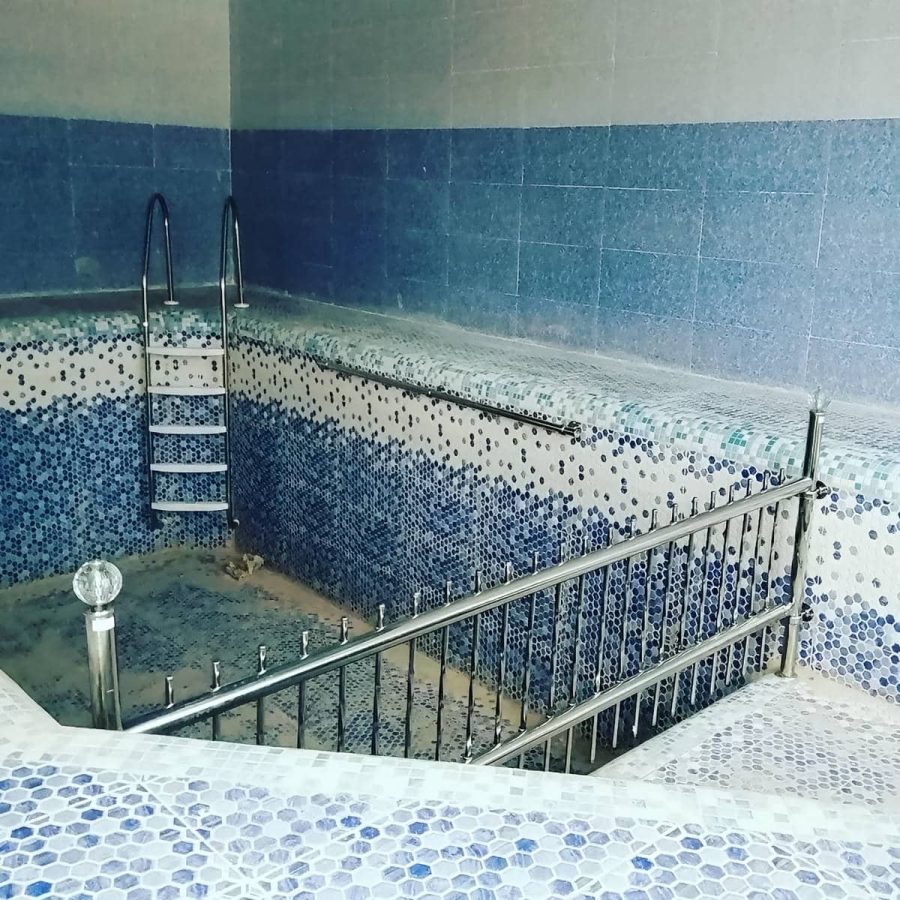 هندریل استیل دیواری با اتصال تمیز به دیوار
