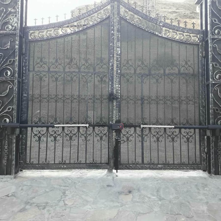 جک پارکینگی قابل کنترل با موبایل با برد کنترل و سیم کشی منظم