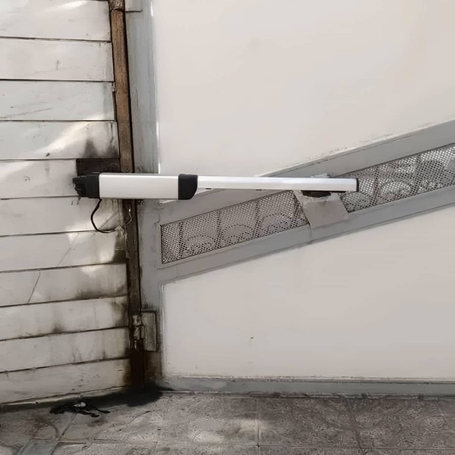 جک پارکینگی با فتوسل ایمنی کنار ورودی