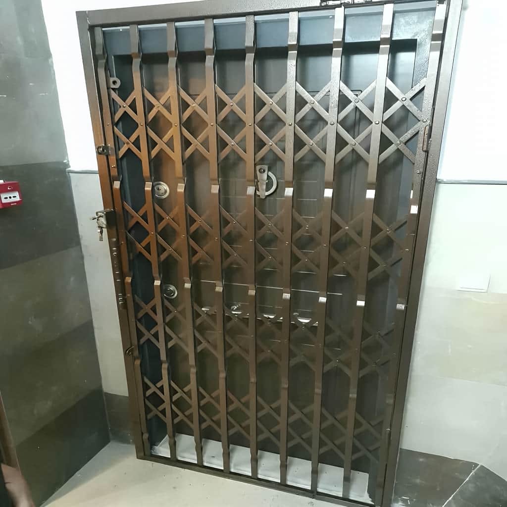 تفاوت درب آکاردئونی چهار گل تسمه معمولی و پهن