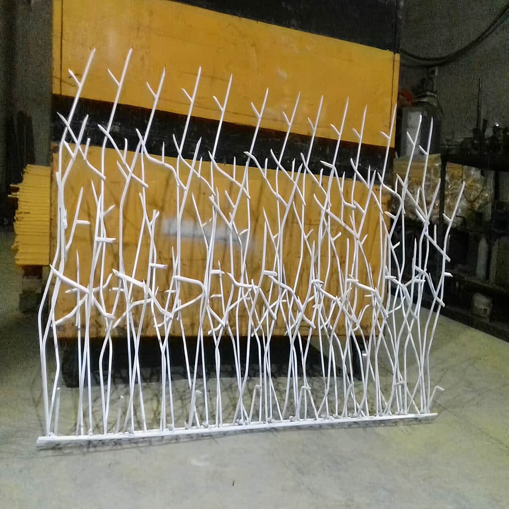 اجرای حفاظ ضد سرقت روی دیوار سنگی و بتنی