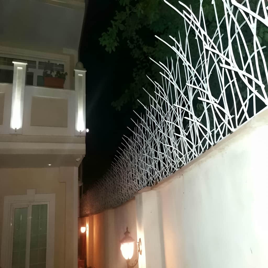 ساخت حفاظ نیزار منظم برای ورودی باغ