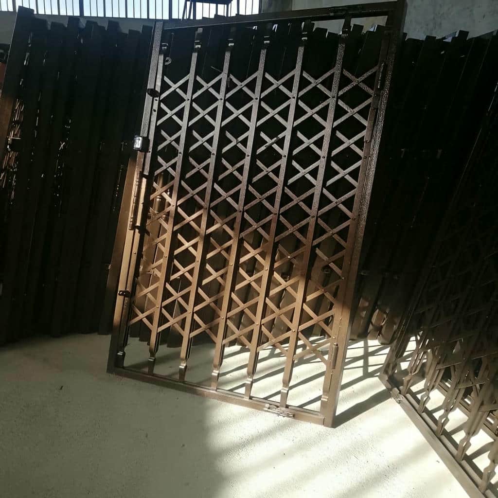 ساخت درب آکاردئونی ضد سرقت آپارتمان با رنگ کوره‌ای