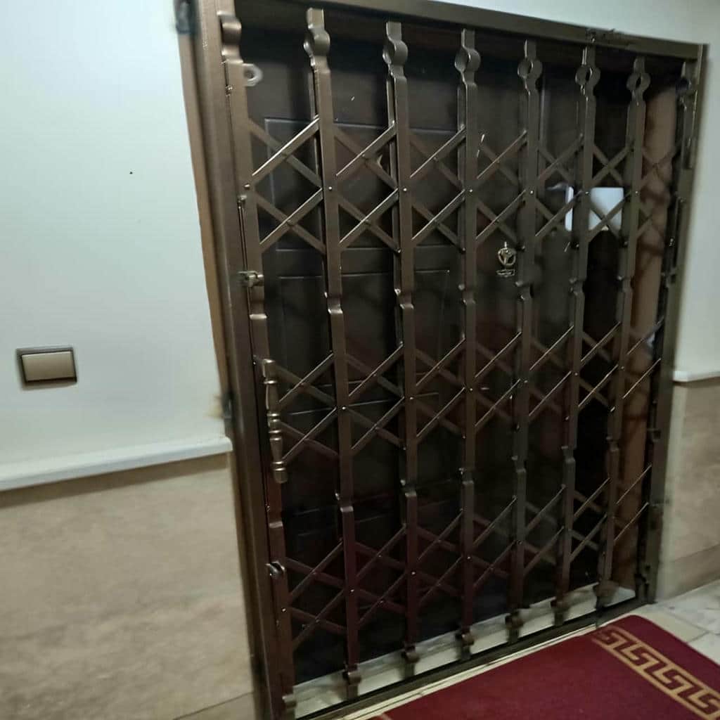 خرید درب آکاردئونی ضد سرقت آپارتمان با شبکه متراکم