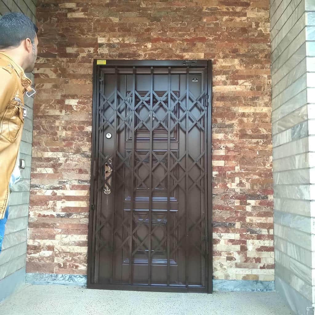 مقایسه حفاظ آکاردئونی ورودی مجتمع سهگل و پنجگل