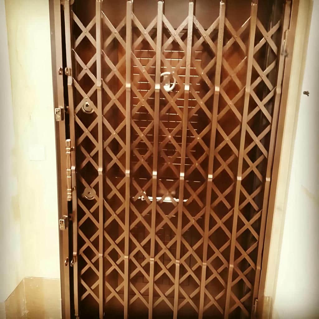 اجرای حفاظ آکاردئونی دو جداره ورودی دوطرفه