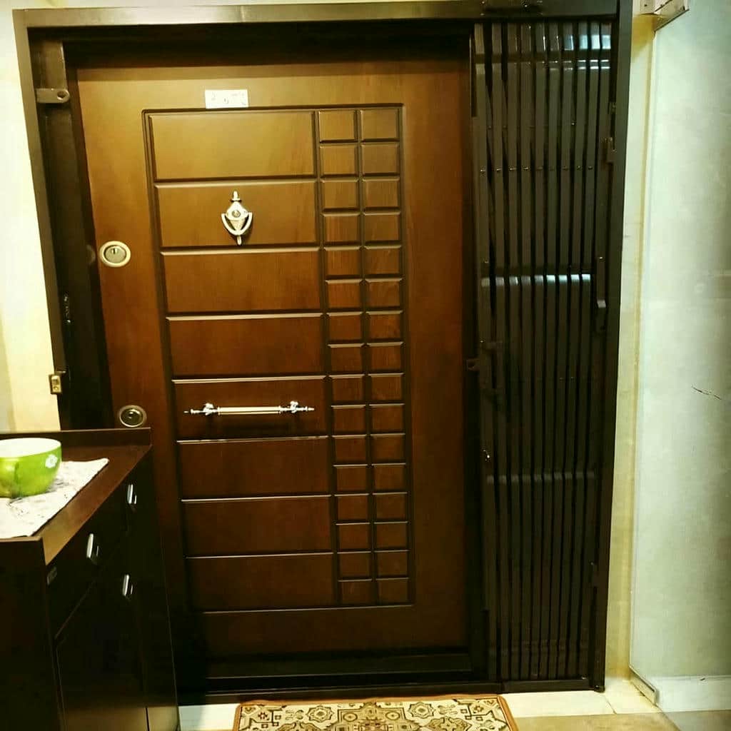 خرید درب آکاردئونی مدرن مشکی برای ورودی اداری