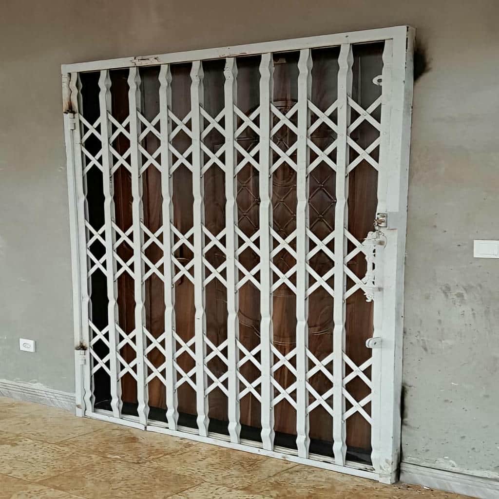 ساخت درب آکاردئونی سلطنتی تاج‌دار با کلاف مقاوم