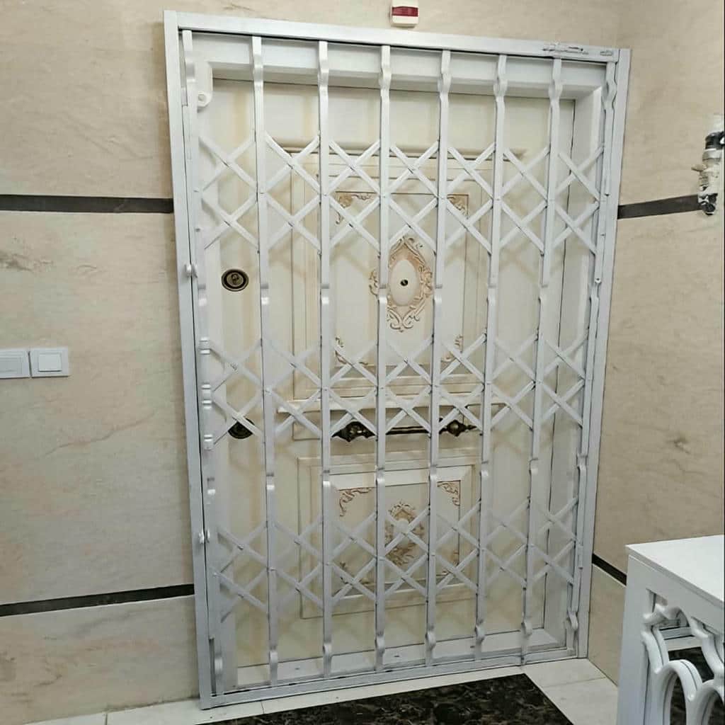 فروش درب آکاردئونی سلطنتی گل دار برای ورودی کلاسیک
