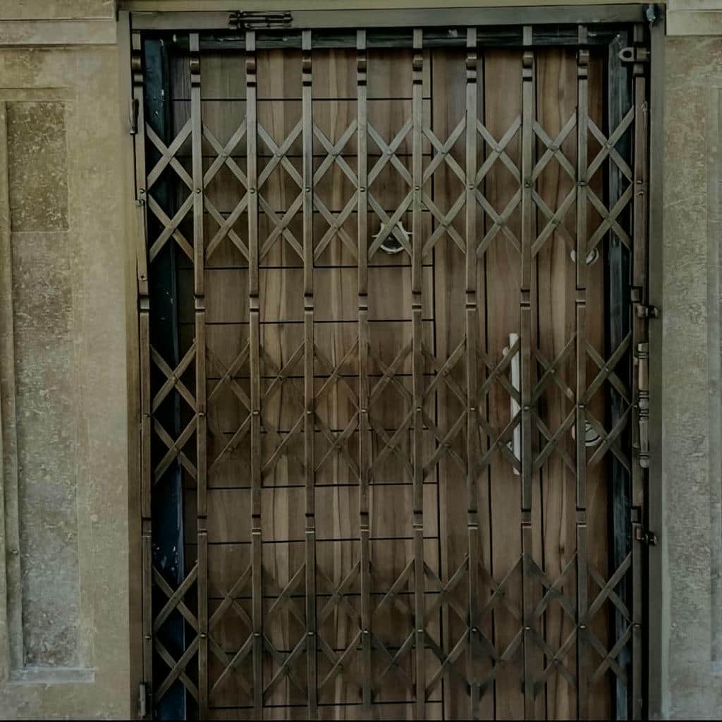 خدمات تعمیر درب آکاردئونی سلطنتی و تنظیم ریل