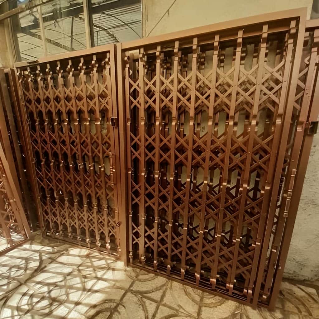نصب درب آکاردئونی سلطنتی گل دار یک‌طرفه