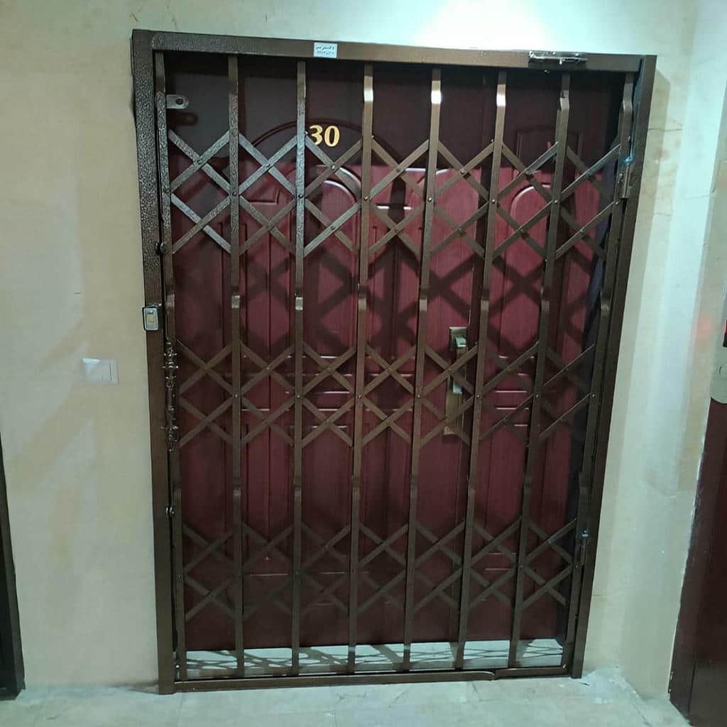 9 طرح درب آکاردئونی مدرن مشکی ورودی اداری