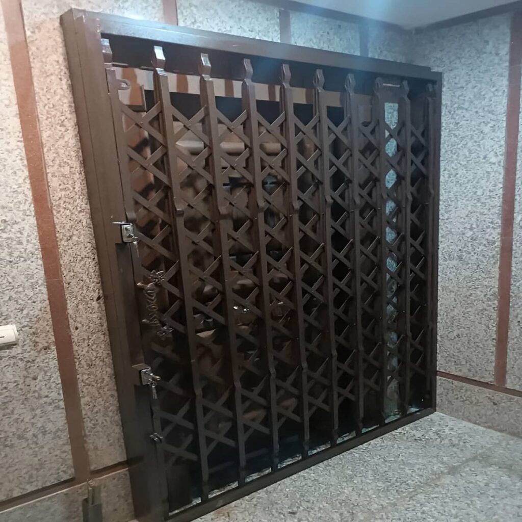 ساخت درب آکاردئونی کم جا با تسمه پهن