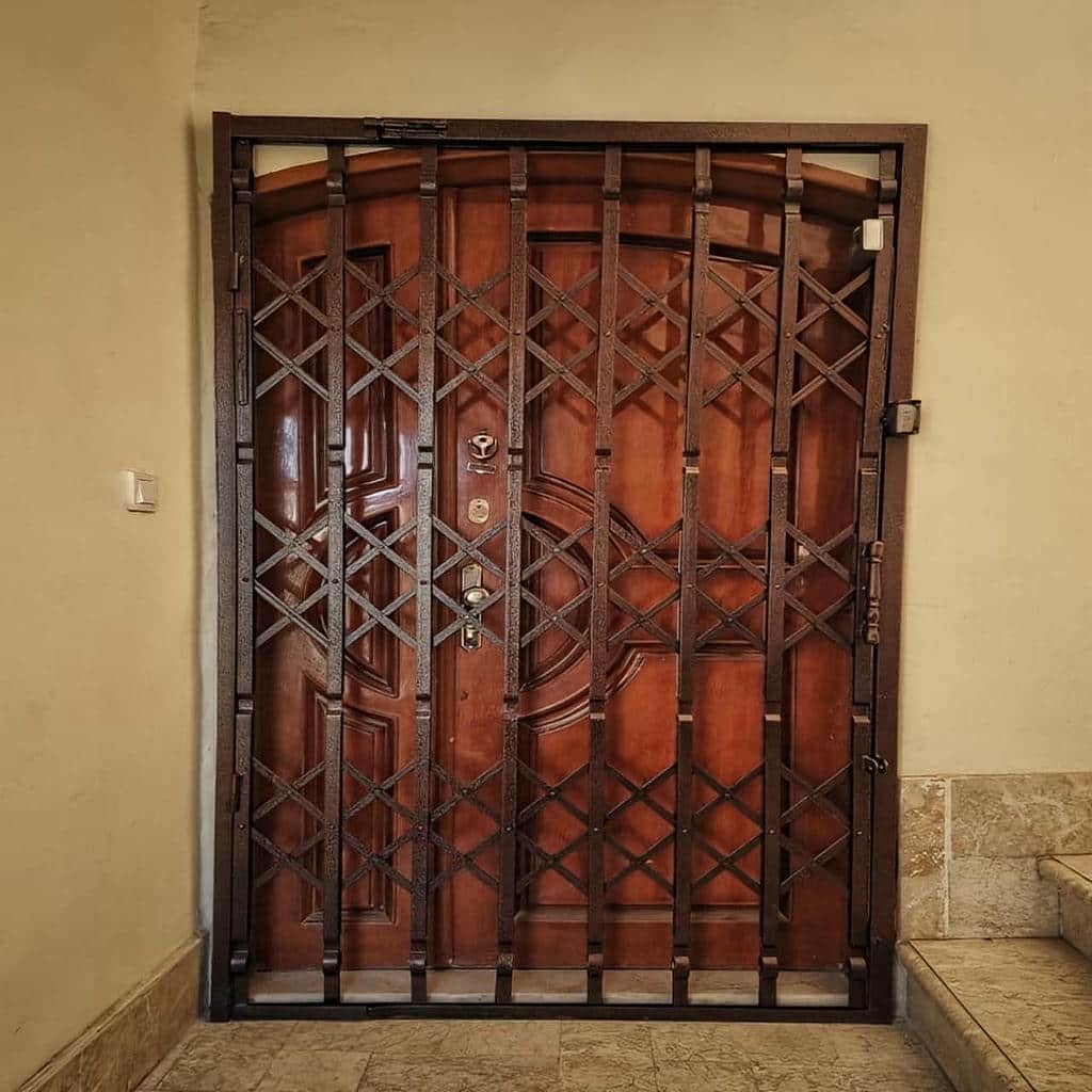 قیمت درب ریلی آکاردئونی کم جا بر اساس یراق