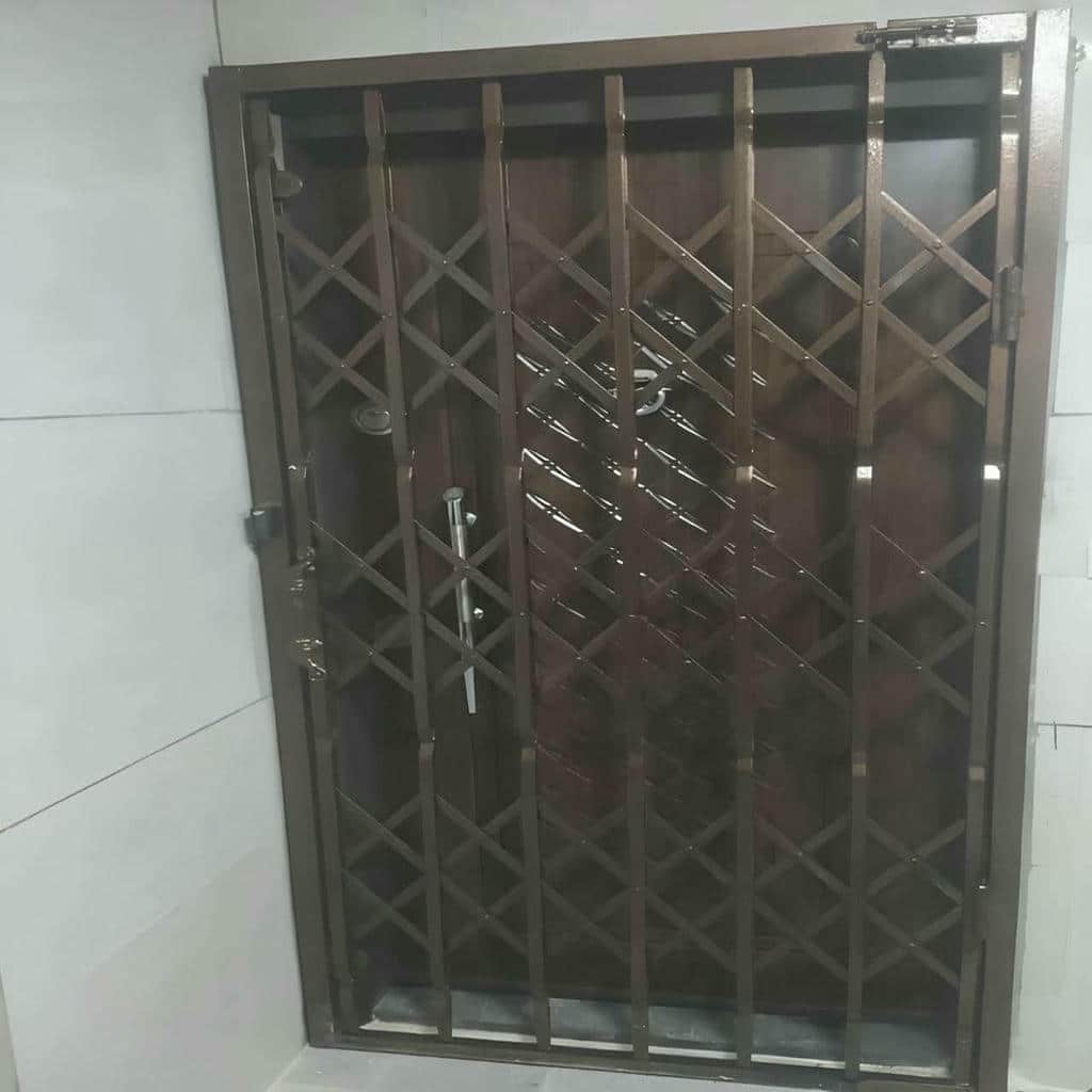 قیمت حفاظ آکاردئونی درب واحد مسکونی بر اساس متریال