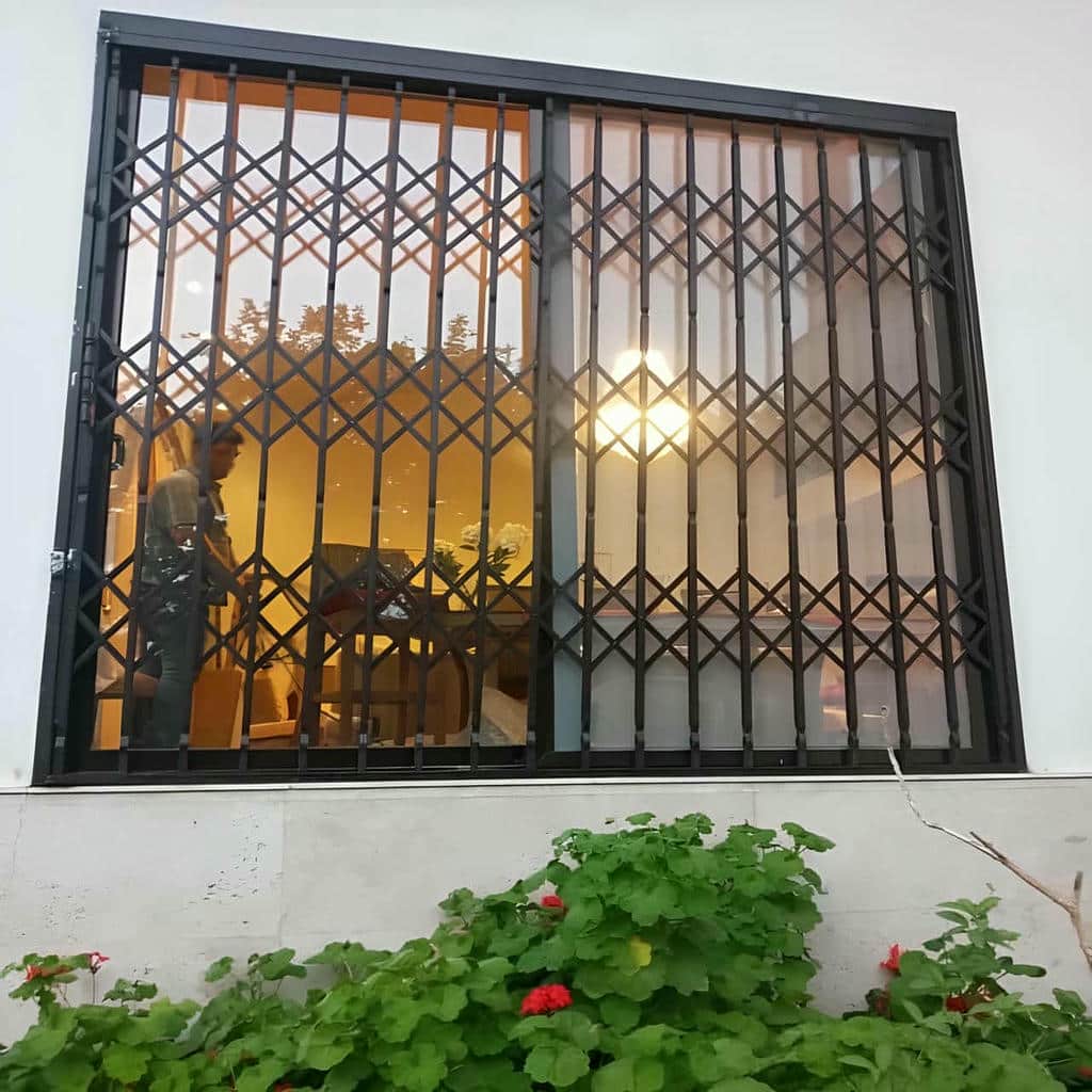 خرید حفاظ درب ضد سرقت فلزی با کلاف عمیق