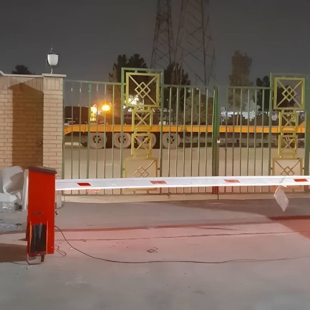 مقایسه بوم یک‌تکه و تاشو راهبند ورودی مجتمع