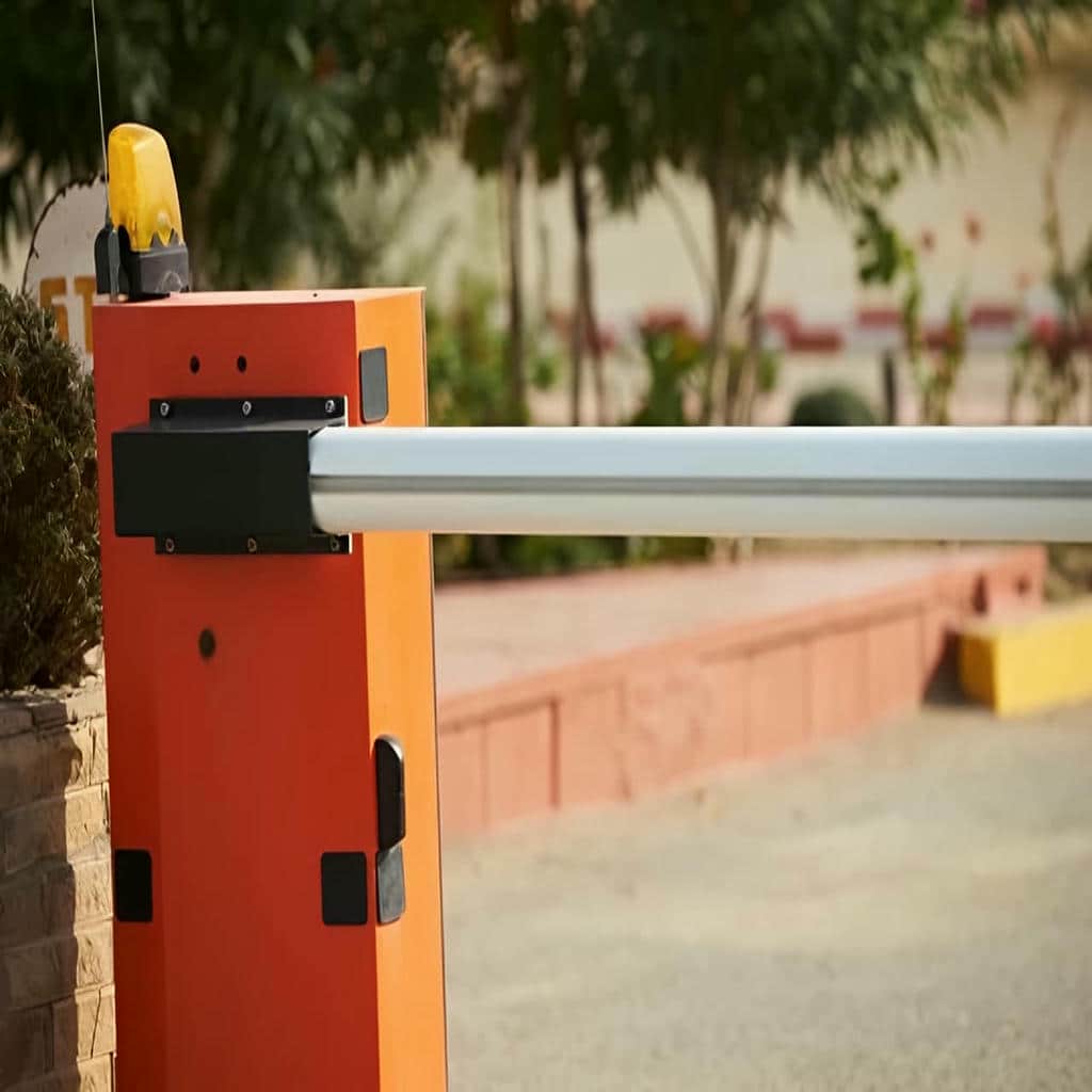 مقایسه کنترل محلی و مرکزی پارکینگ سازمانی