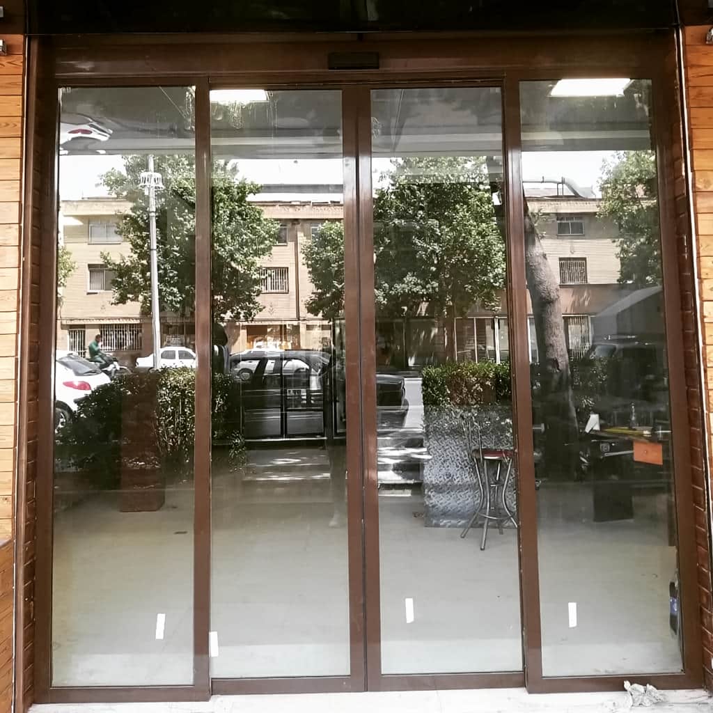 اجرای درب اتوماتیک شیشه ای تلسکوپی برای دهانه محدود