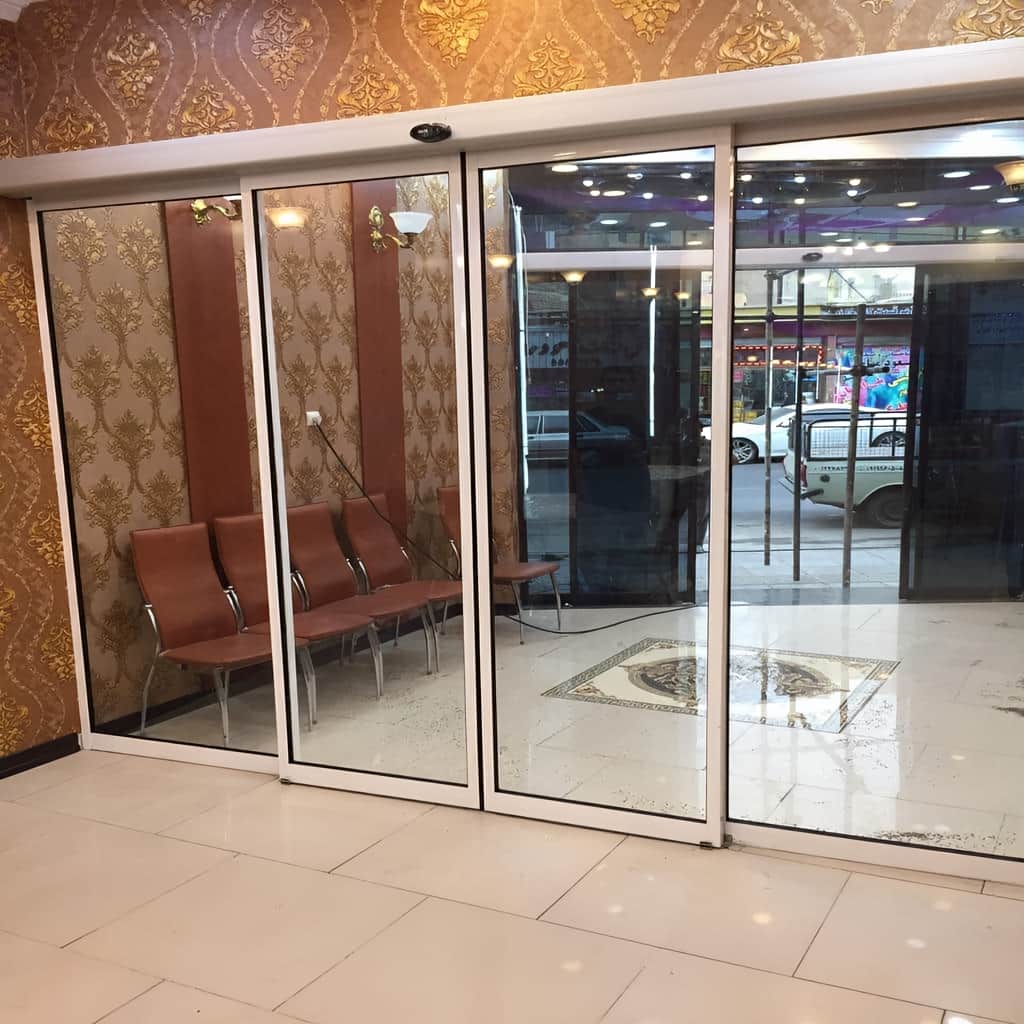 تعمیر درب اتوماتیک شیشه ای موتور آرام و تنظیم تسمه