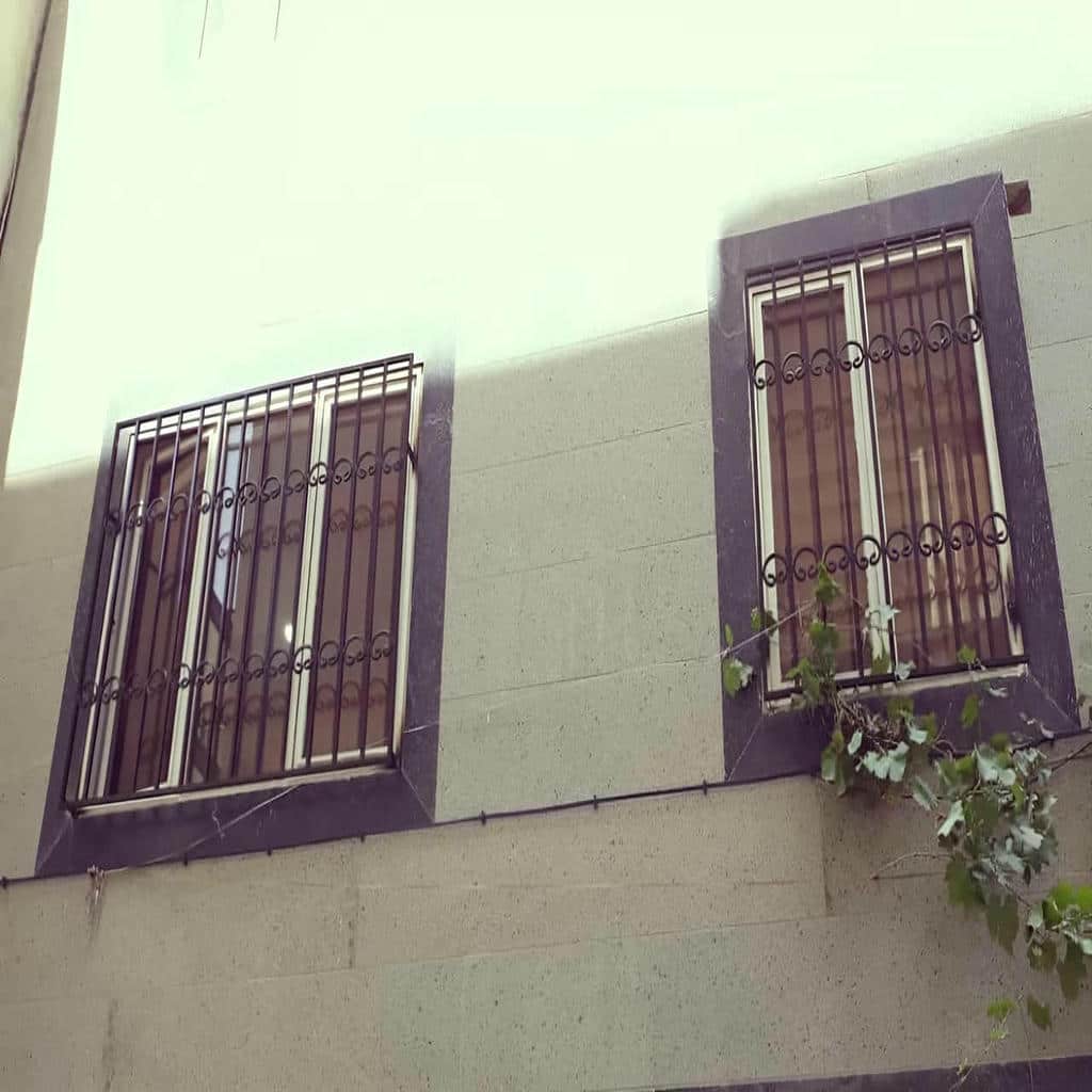 خرید حفاظ پنجره ثابت پیچ و رولپلاک برای دیوار بتنی