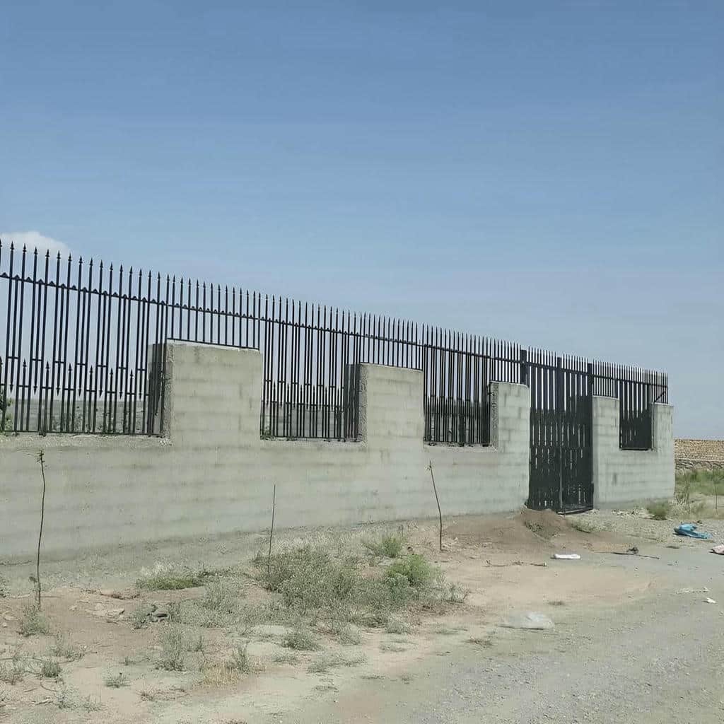 حفاظ دیوار کلاسیک سرنیزه در مقایسه مدل نیزه‌برگ
