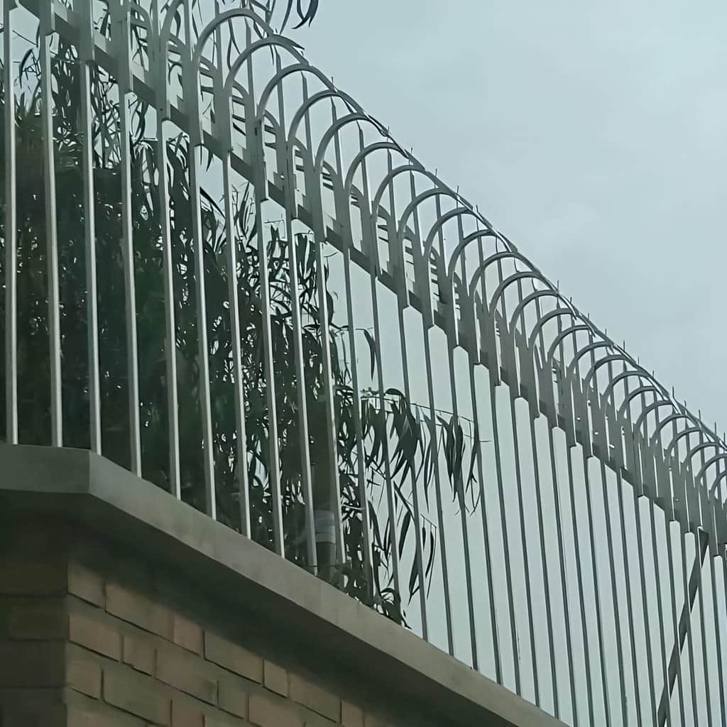 نصب حفاظ سرنیزه روی شاسی فلزی ممتد
