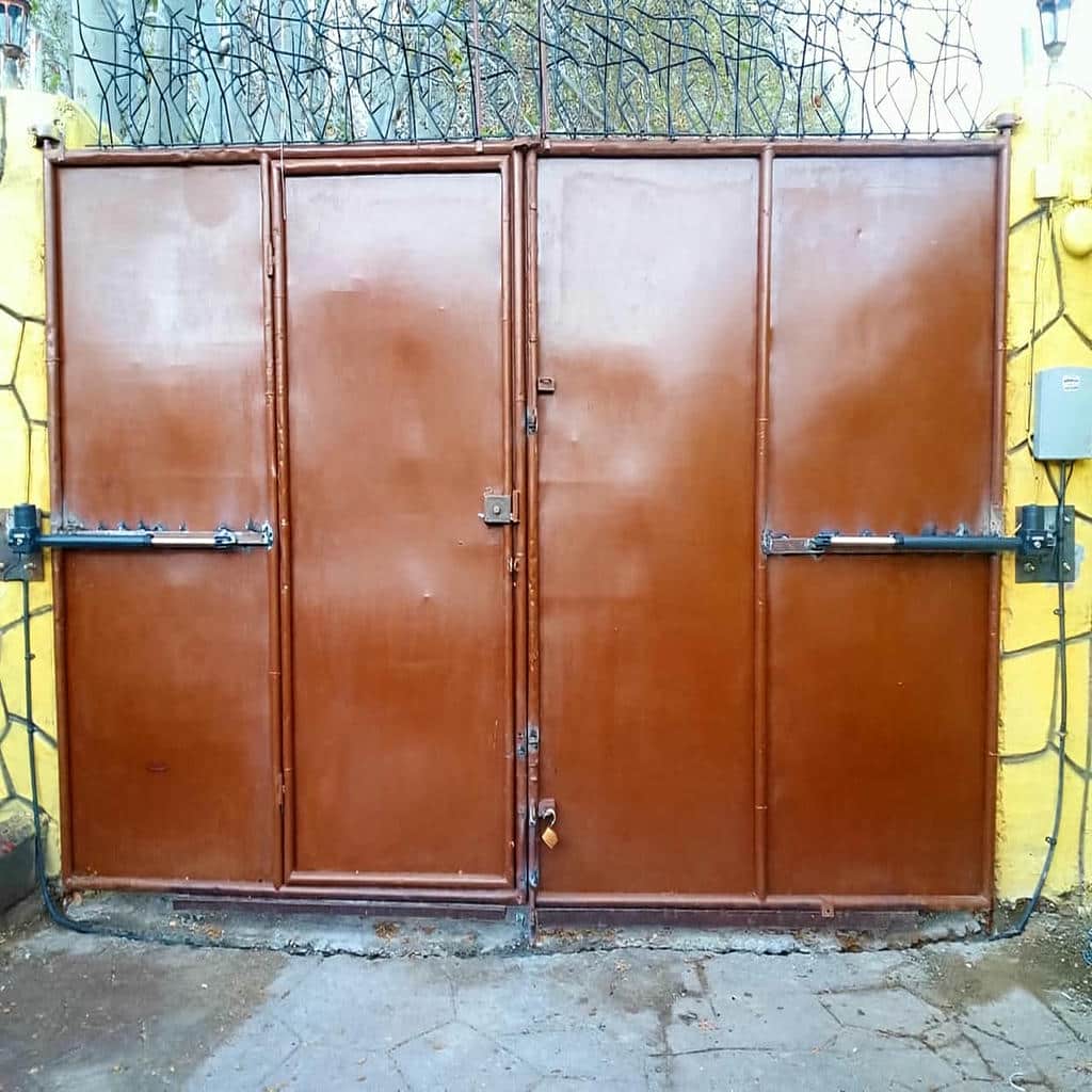 نصب جک پارکینگ بی صدا روی درب دو لنگه