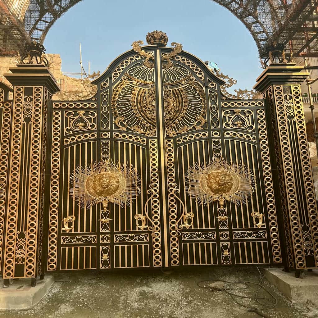 10 مدل درب پارکینگ مدرن پنل مشبک