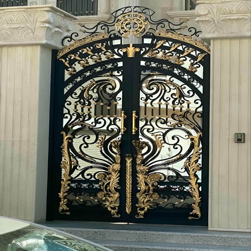 تفاوت درب مینیمال با خطوط باز و شیار متراکم