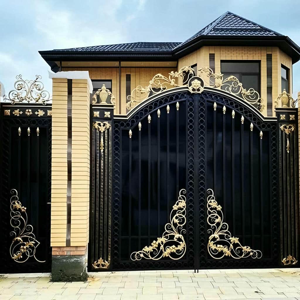 مقایسه درب پارکینگ برش لیزری طرح هندسی ریز و باز