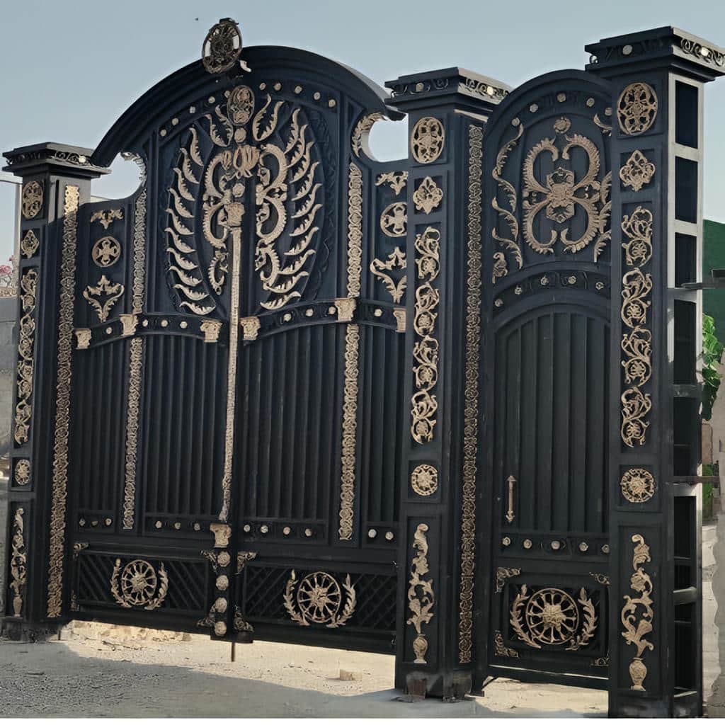 نصب درب حیاط CNC پنل مشبک روی ستون مقاوم