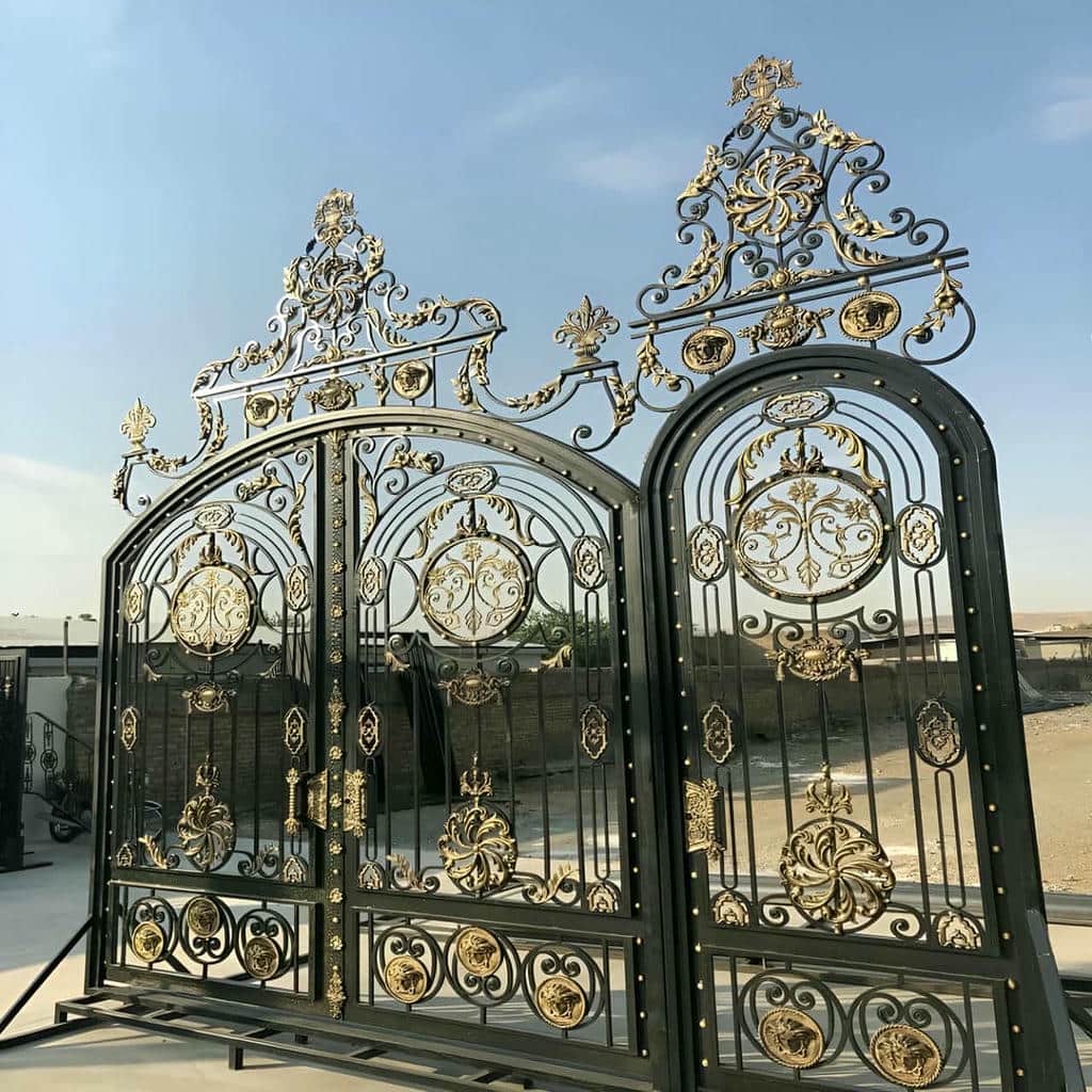 سفارش درب ساختمان ساده شاسی فلزی خطی مشبک