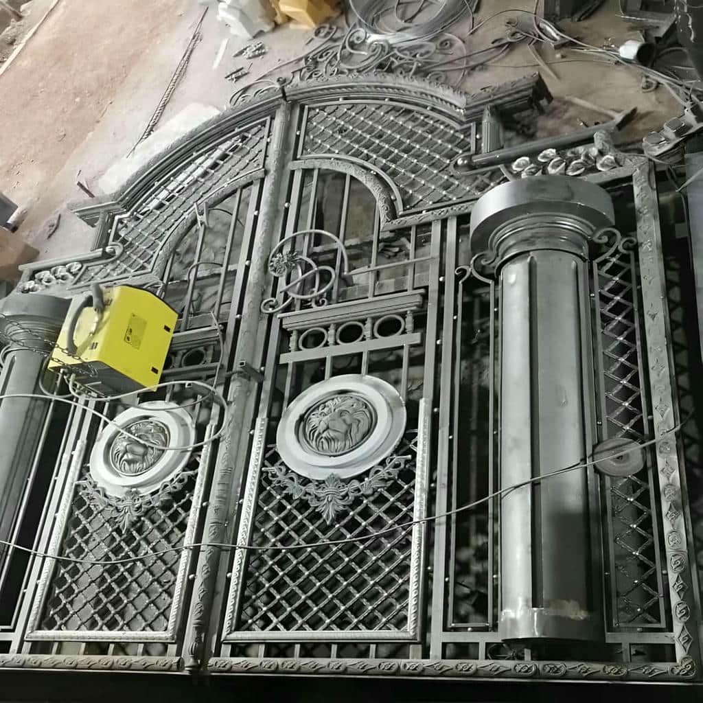 مقایسه درب ورودی باغ ویلایی مدرن و کلاسیک