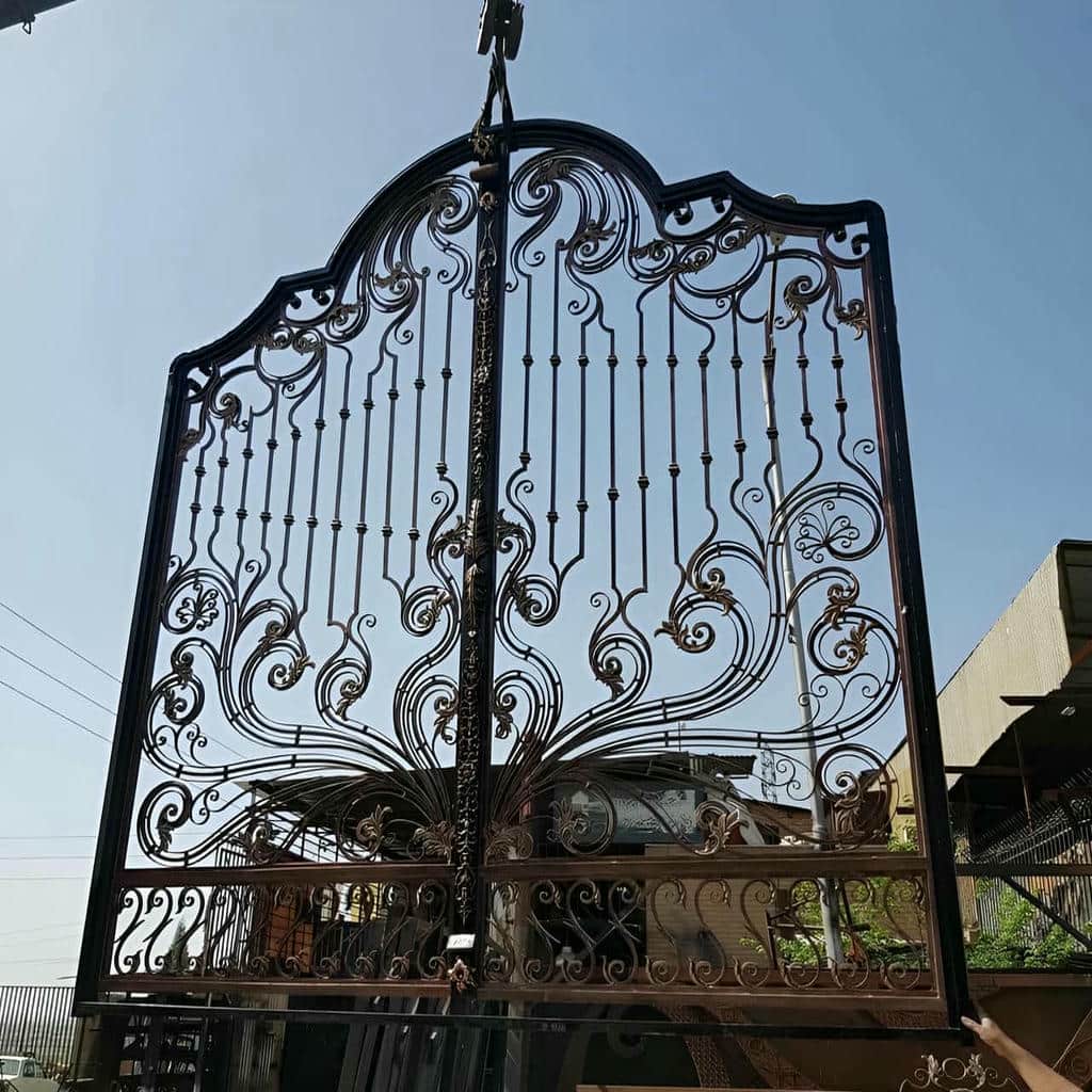 خرید درب حیاط کشویی ریل زمینی با طرح مدرن