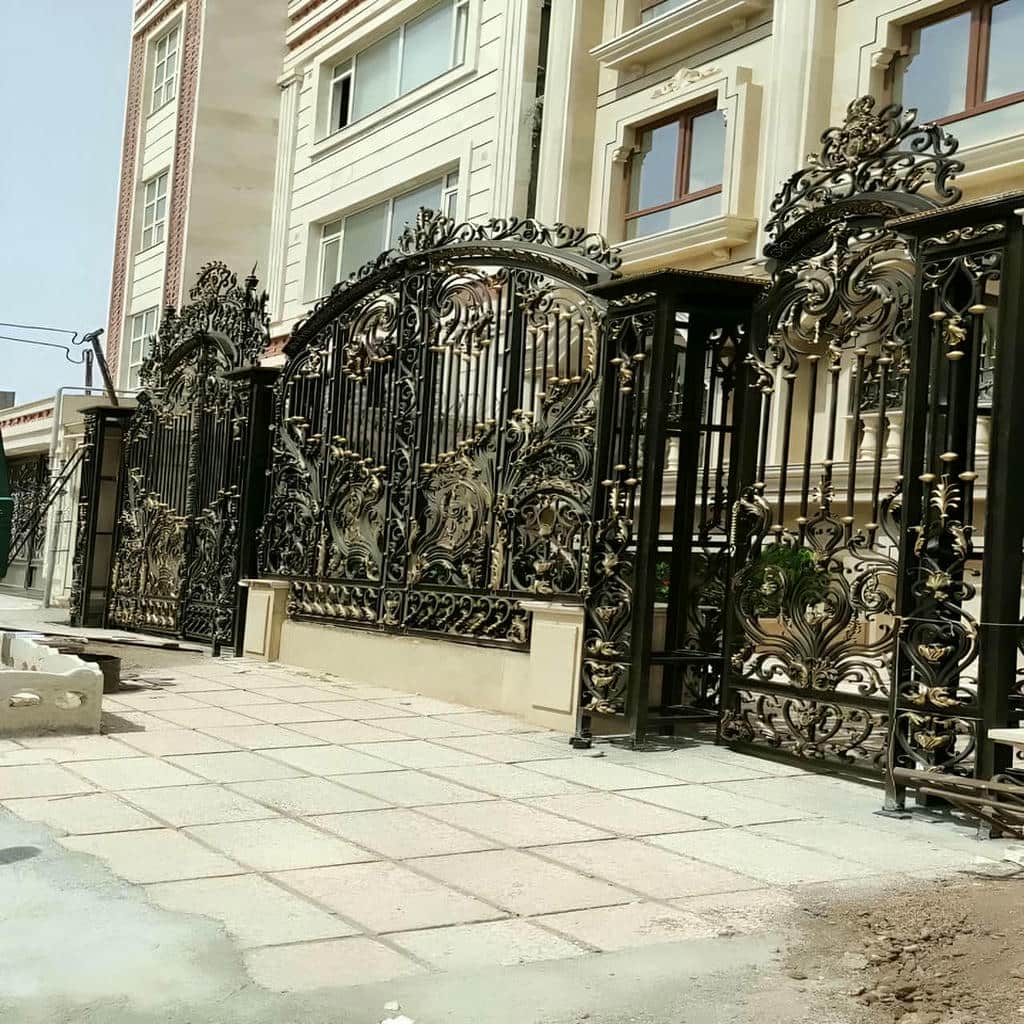 ساخت درب پارکینگ حیاط لولایی پوشیده