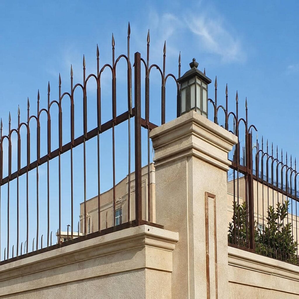 خرید حفاظ دیوار سیم خاردار متناسب با عرض تاج
