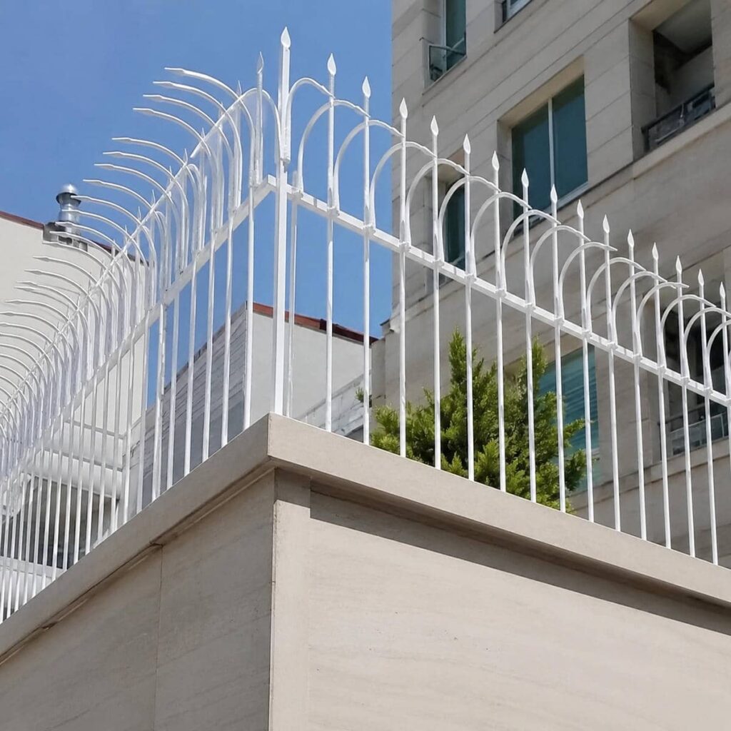 اجرای حفاظ دیوار رنگ کوره ای روی نمای سنگی