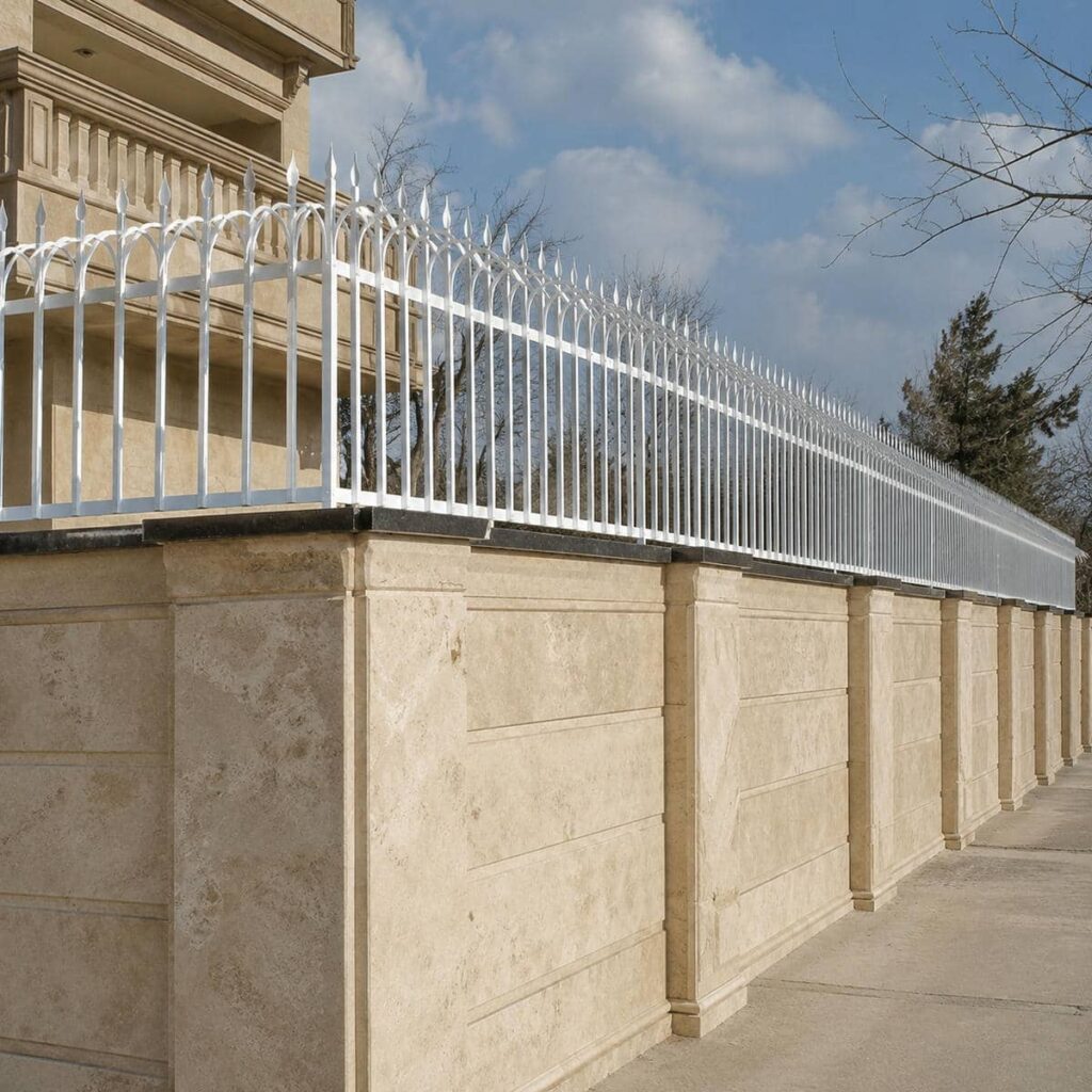 سفارش حفاظ سیم خاردار ترکیبی با پایه اختصاصی