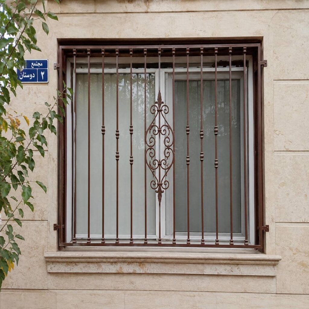 14 مدل نرده پنجره فرفورژه گل دار