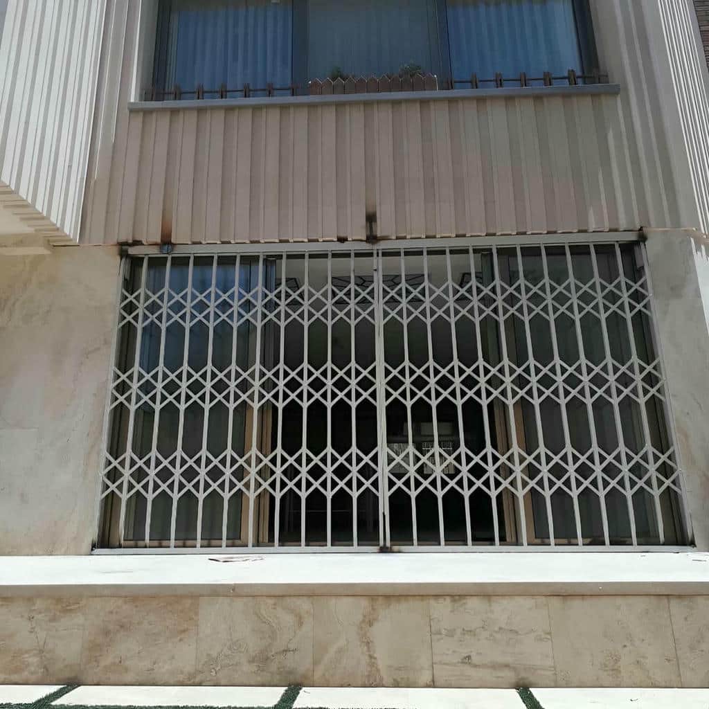 مقایسه حفاظ پنجره آپارتمان طبقات پایین ثابت و بازشو