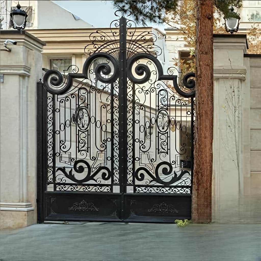 قیمت درب حیاط شاسی سنگین بر اساس کلاف و پوشش