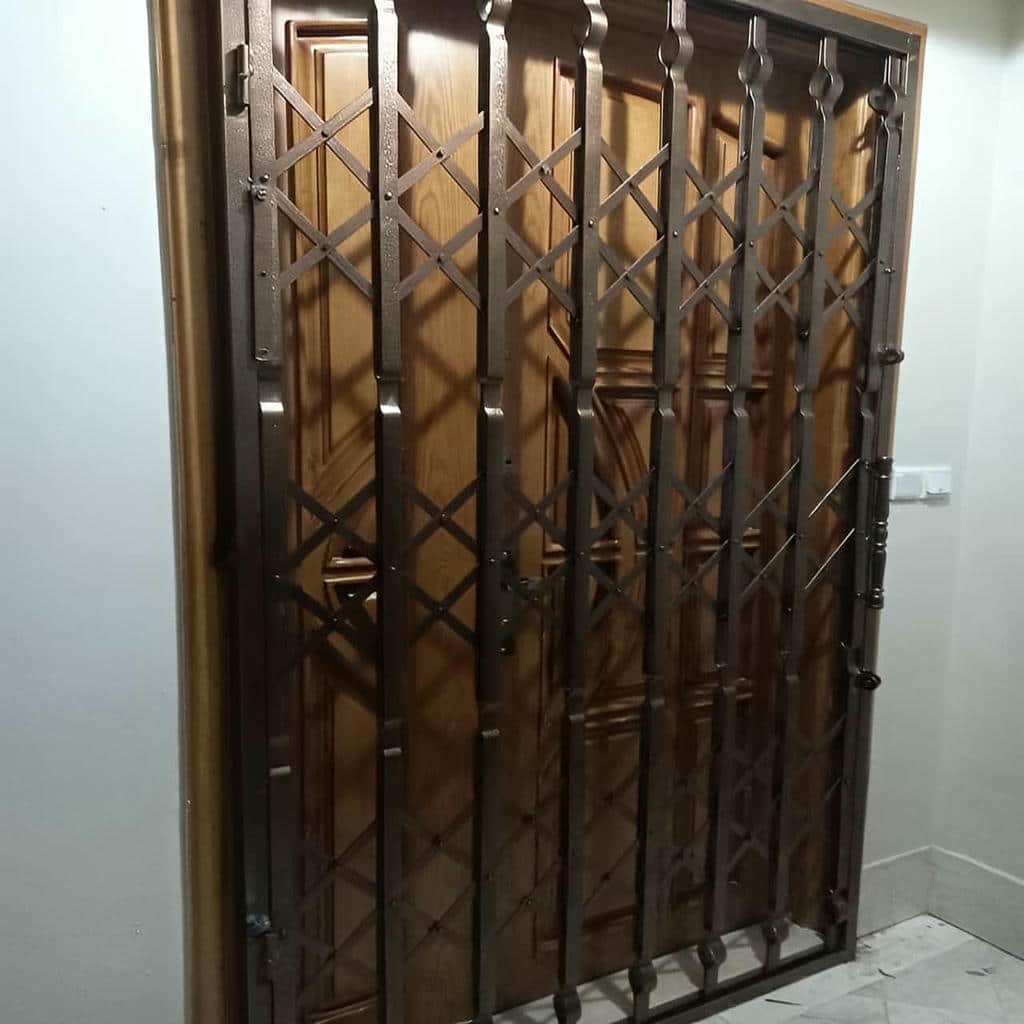 نصب و نگهداری درب آکاردئونی