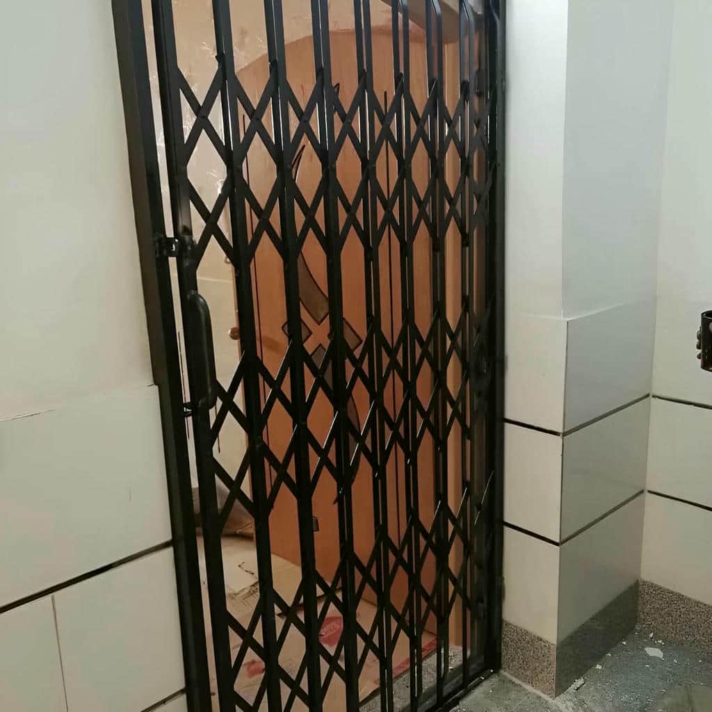 حفاظ آکاردئونی ورودی مسکونی
