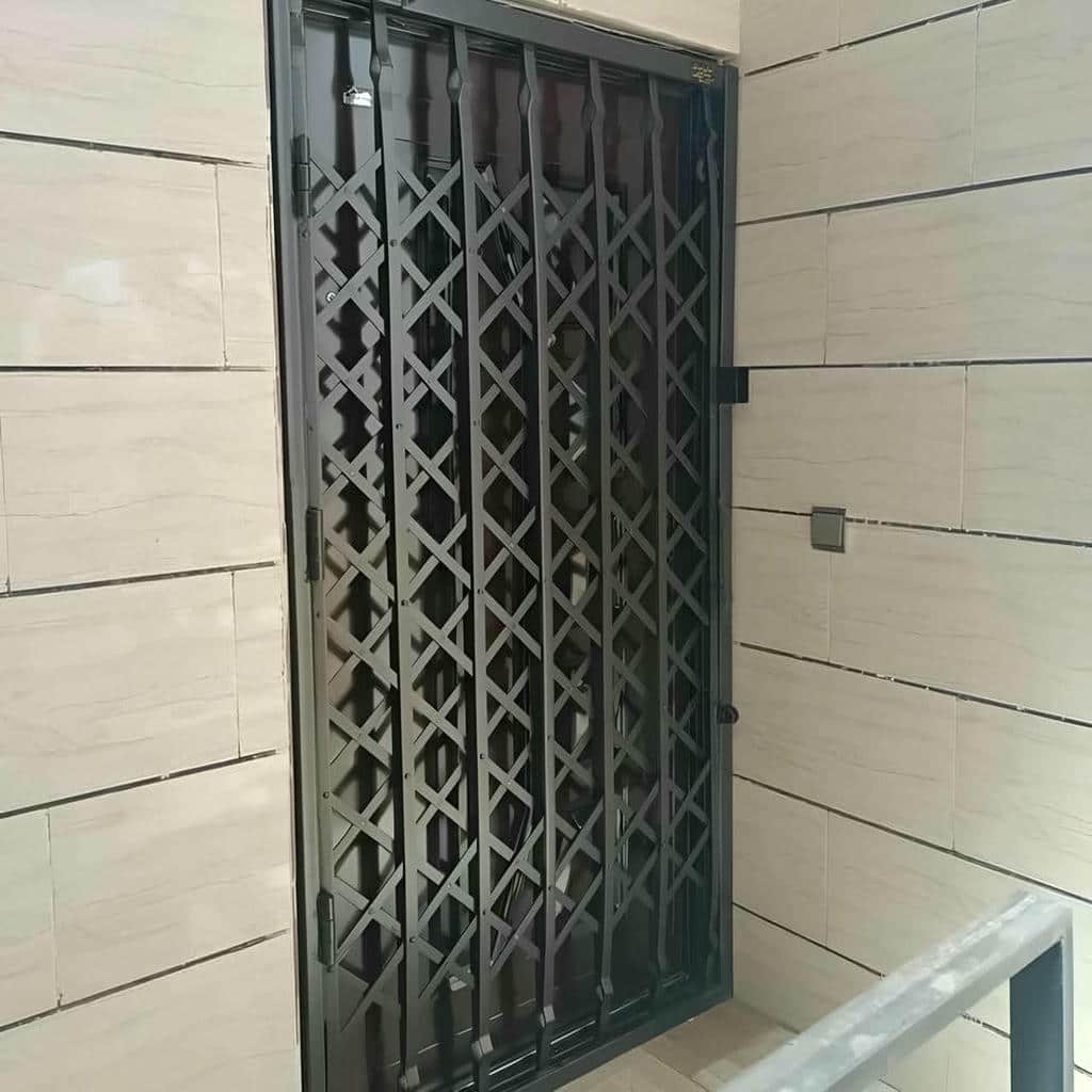 حفاظ آکاردئونی فلزی ورودی ساختمان