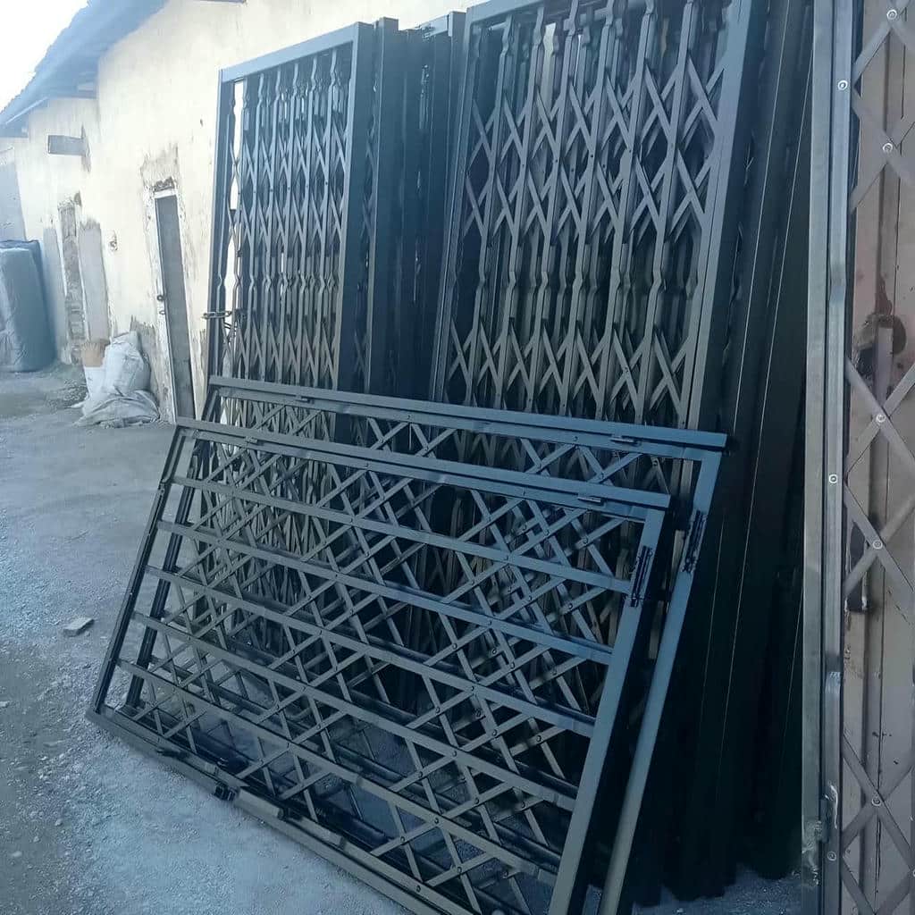 حفاظ پشت درب آپارتمان فلزی