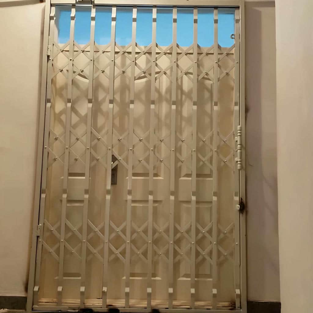 حفاظ درب ورودی فلزی آپارتمان